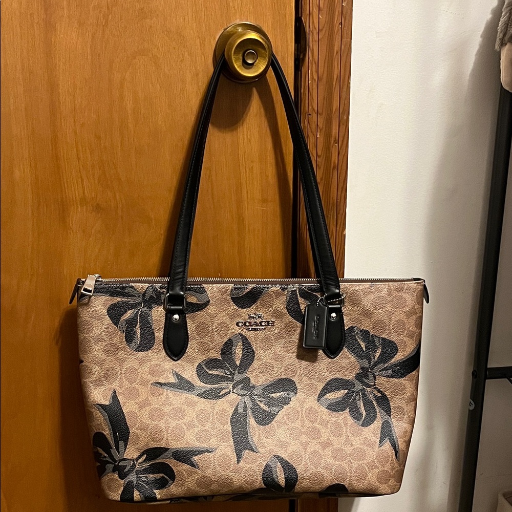 Coach Black and Tan Floral Women's Tote Bag